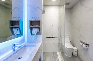 Deluxe Pool View Room
