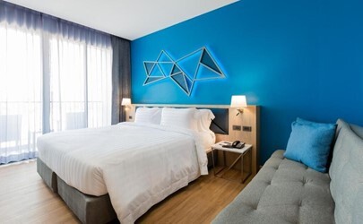 Deluxe Pool View Room