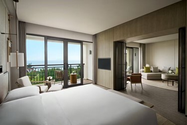 Deluxe Ocean View Suite