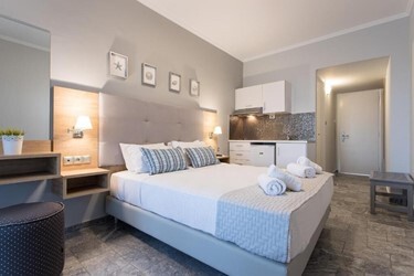 Deluxe Two-Bedroom Apartment with Garden View