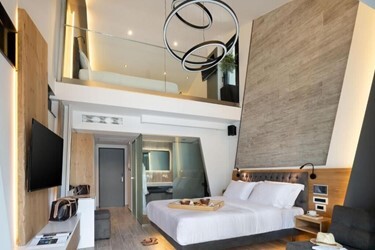 Executive Suite Pool View