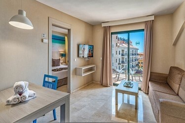 Apartment 1 Bedroom Pool View