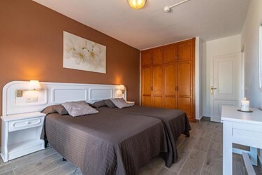 1 superior bedroom apartments