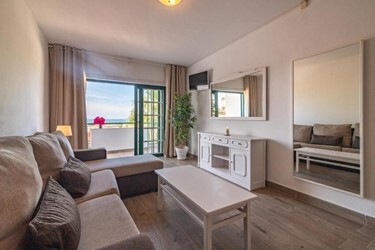1 superior bedroom apartments