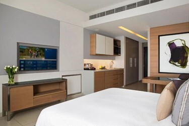 Studio - king bed