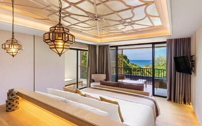 Deluxe Sea View Whirlpool Suite