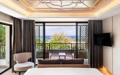 Deluxe Sea View Whirlpool Suite