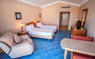 Superior Sea & Pool View Room