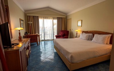 Superior Sea & Pool View Room