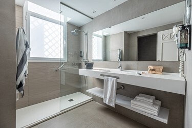 Superior Front Sea View