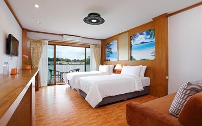 Deluxe Lagoon View Room