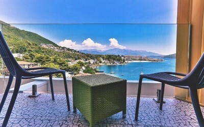 Deluxe Side Sea View