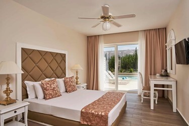 Junior Suite Sharing Pool