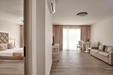 Junior Suite Sharing Pool