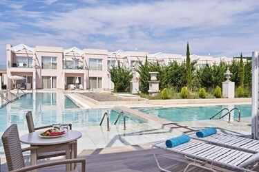 Junior Suite Sharing Pool
