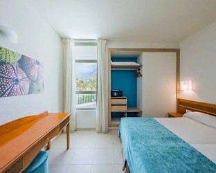 Suite Balcony or Terrace, Garden View, Pool View