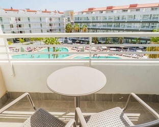 Suite Balcony or Terrace, Garden View, Pool View