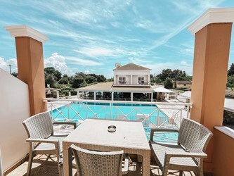 Triple Room Pool View