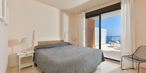 2 Bedroom Apartment Sea View