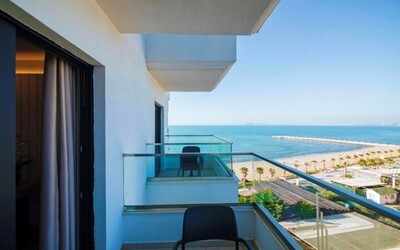Superior Side Sea View