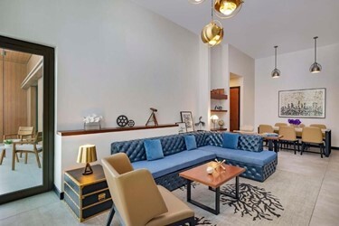 FOUR BEDRM APARTMENT W/ VW 