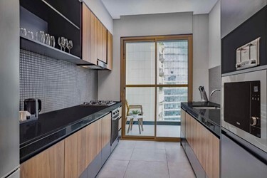 FOUR BEDRM APARTMENT W/ VW 