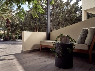 Aterre Retreat with Terrace or Balcony
