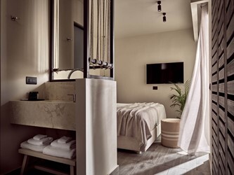 Aterre Retreat with Terrace or Balcony