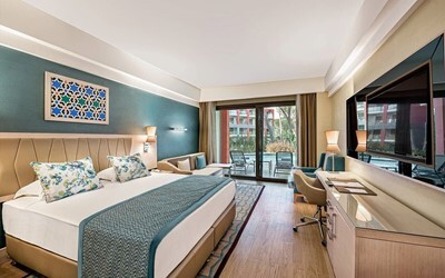 Deluxe Standard Swim Up Room