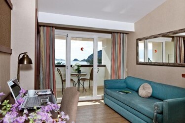 Deluxe Room Side Sea View