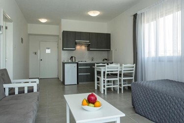 One Bedroom Apartment Inland View
