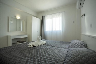 One Bedroom Apartment Inland View