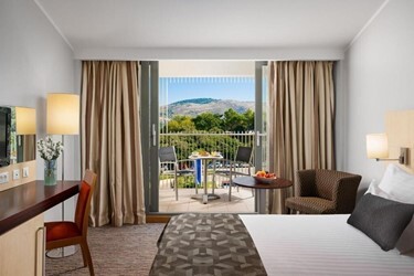 Superior Twin/Double Room with Balcony Sea Side View