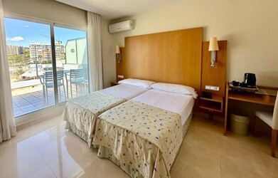 Lateral Sea View Room