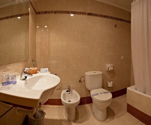Lateral Sea View Room