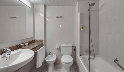 Double or Twin Room (2 Adults + 1 Child)