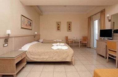 FAMILY OPEN PLAN ROOM