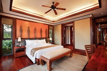 1-Bedroom Pool Suite