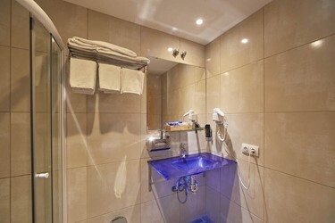  Family room with balcony