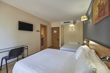  Family room with balcony