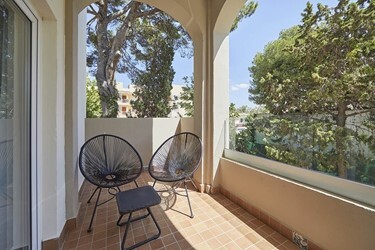  Family room with balcony