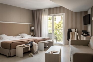 Suite 2/4 Pax Junior Standard