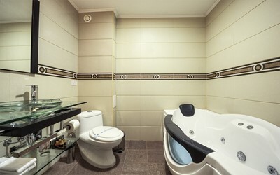 Suite 1 Bedroom