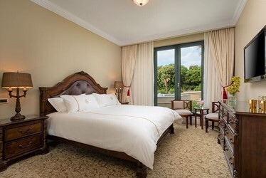 Deluxe King Suite with Balcony