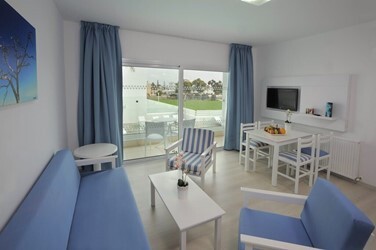 One Bedroom Apartment Inland View