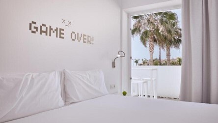 Serenity bliss 2 bedroom suite side sea view 