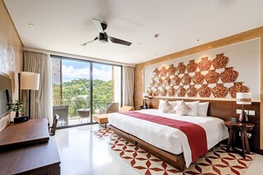 Deluxe Hill View