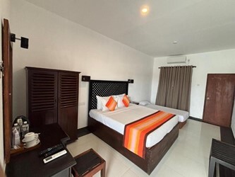 Deluxe Side Sea View & Balcony