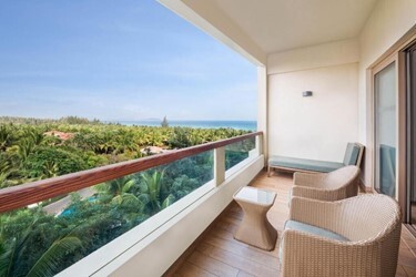 Coconut Grove Sea View King