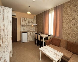 Apartment 1 Bedroom 2+2